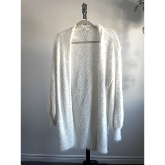 Beautiful, super soft, warm, trendy sweater! - Picture 1 of 5